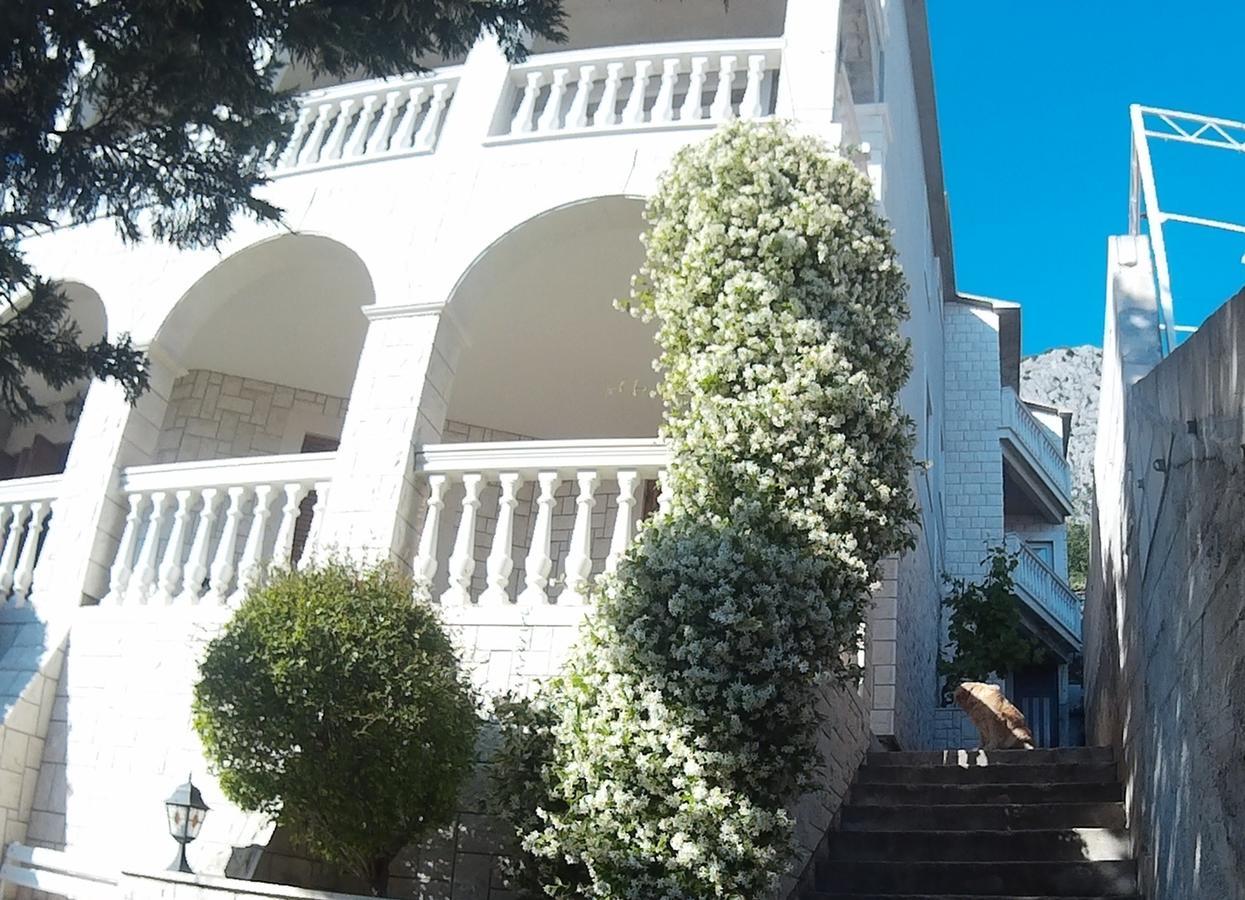 Apartamento Apartman Horizont Omiš Exterior foto